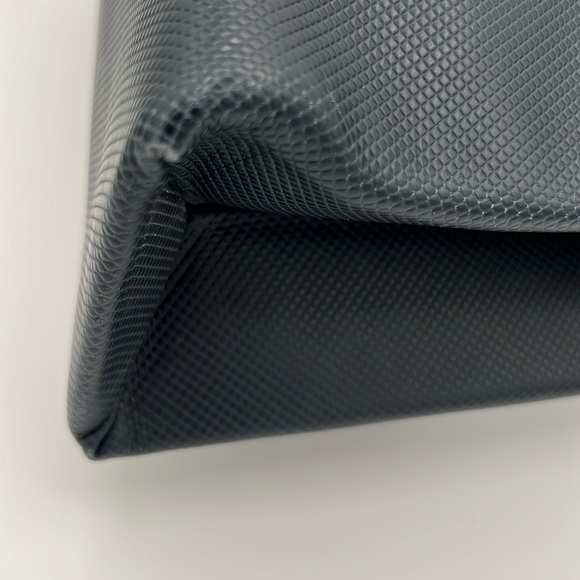 Bottega Veneta leather embossed top handle/crossbody handbag . Made in Italy - Picture 5 of 15